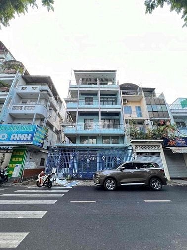 Cho thuê nhà góc 2 mặt tiền Nguyễn Tiêu La, Quận 10, 400m2 sàn.