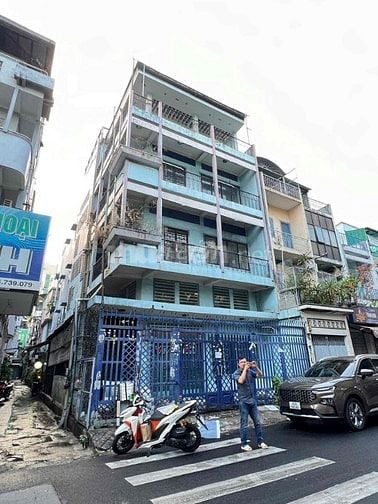 Cho thuê nhà góc 2 mặt tiền Nguyễn Tiêu La, Quận 10, 400m2 sàn.