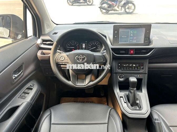 Toyota Avanza Premio 2022 CVT - 37379 km