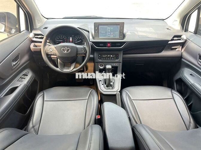 Toyota Avanza Premio 2022 CVT - 37379 km