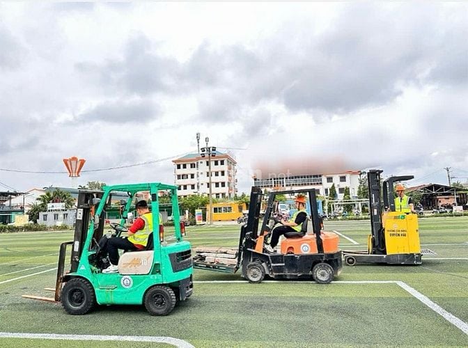 ĐÀO TẠO LÁI XE NÂNG – MÁY XÚC – MÁY CẨU