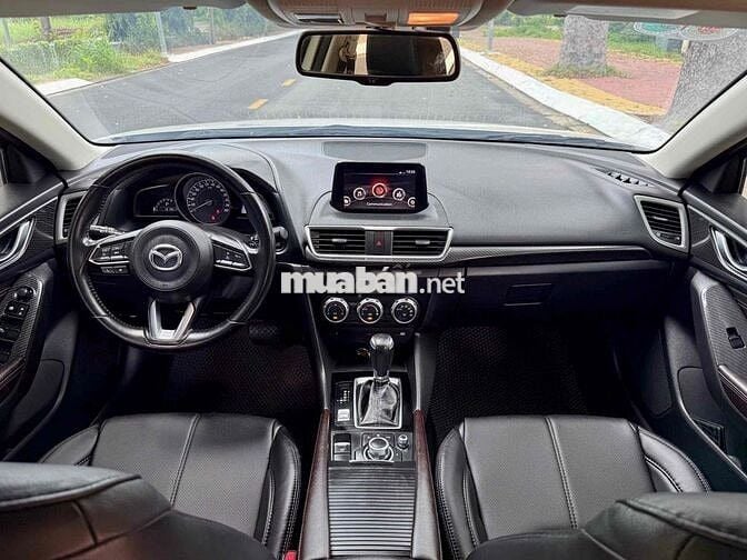 Mazda 3 2018 1.5 AT Sedan - 131000 km