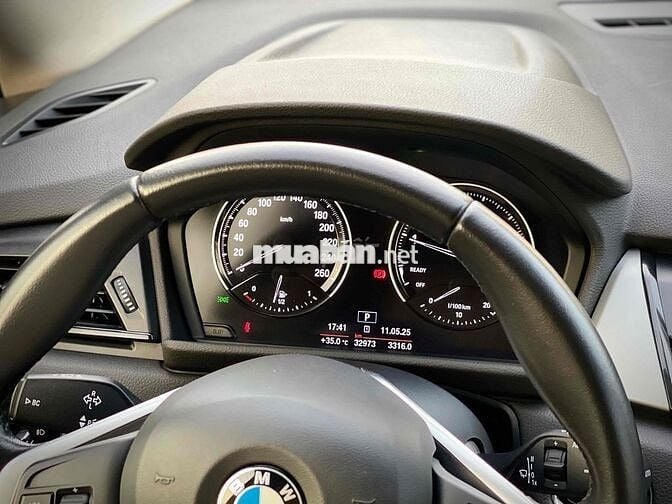 BMW 218i Gran Tourer rất mới.