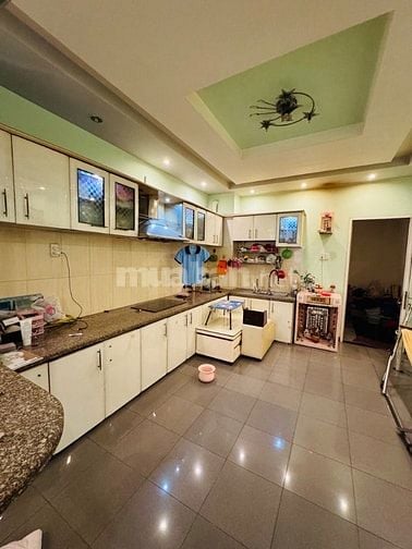 Bán nhà mặt tiền kinh dương 5tầng btct 240m2 giá 12tỷ