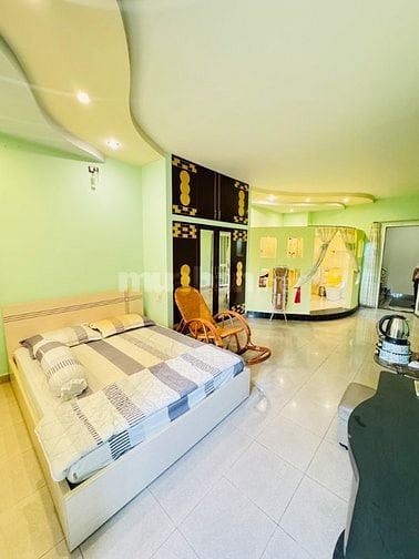 Bán nhà mặt tiền kinh dương 5tầng btct 240m2 giá 12tỷ
