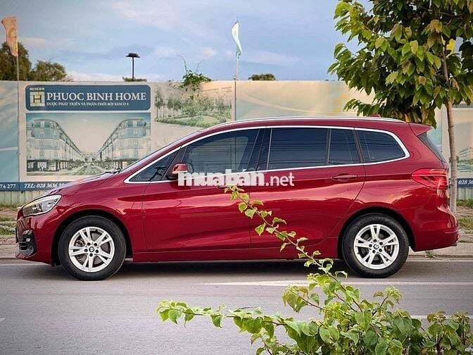 BMW 218i Gran Tourer rất mới.