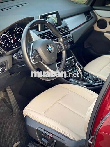 BMW 218i Gran Tourer rất mới.