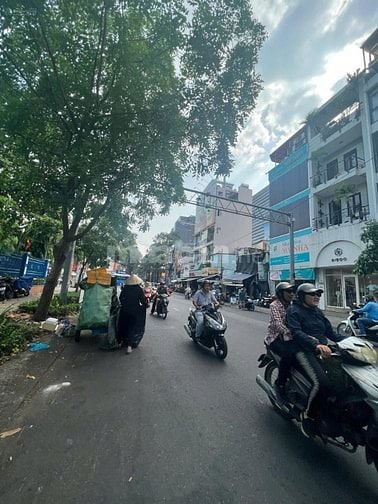 Cho thuê nhà mặt tiền đường Lý Chính Thắng, Quận 3 khúc 2 chiều