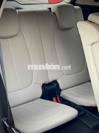 BMW 218i Gran Tourer rất mới.