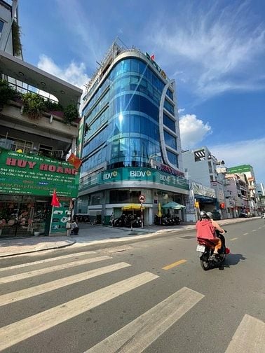 Bán toà nhà góc 2MT Huỳnh Văn Bánh - 170m2 (10 x 17) - Hầm 8 Tầng