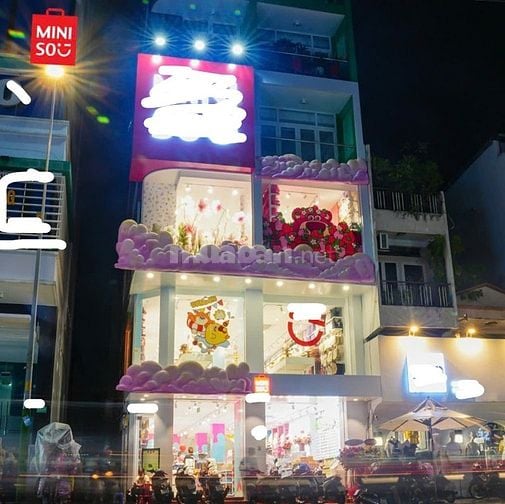 Cho thuê nguyên căn nhà MT Nguyễn Trãi P.3, Quận 5, khu KD sầm uất