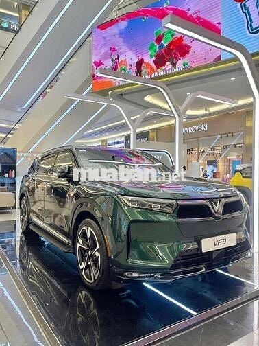 VinFast VF9 sẵn xe giảm giá mạnh