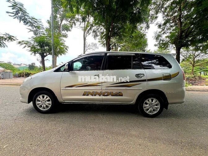 Toyota Innova 2010 G - Ghi bạc đẹp