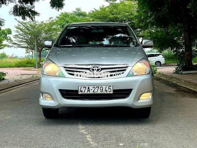 Toyota Innova 2010 G - Ghi bạc đẹp