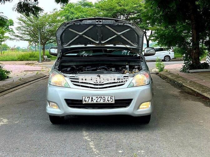 Toyota Innova 2010 G - Ghi bạc đẹp