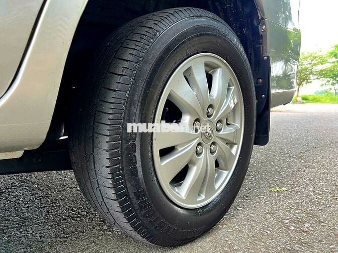 Toyota Innova 2010 G - Ghi bạc đẹp