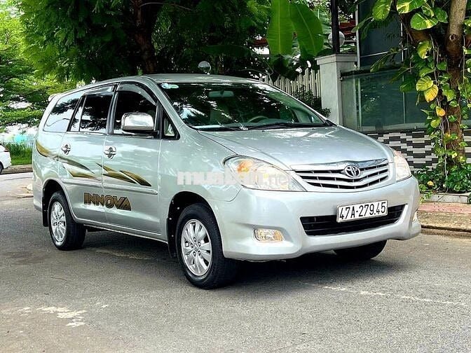 Toyota Innova 2010 G - Ghi bạc đẹp