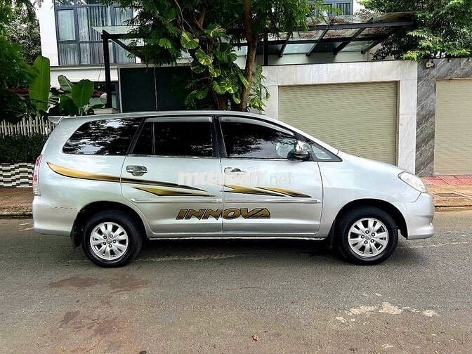 Toyota Innova 2010 G - Ghi bạc đẹp
