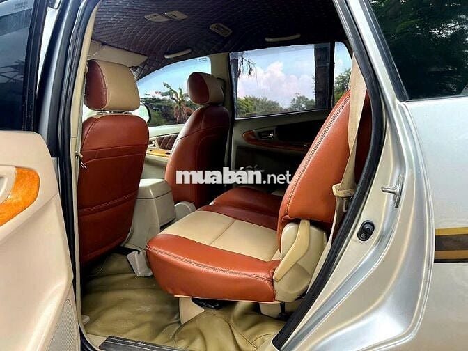 Toyota Innova 2010 G - Ghi bạc đẹp