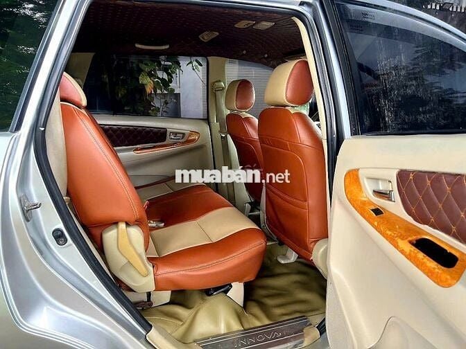Toyota Innova 2010 G - Ghi bạc đẹp