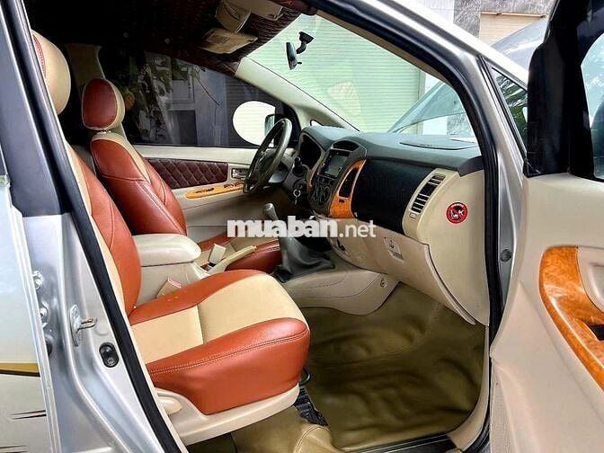 Toyota Innova 2010 G - Ghi bạc đẹp