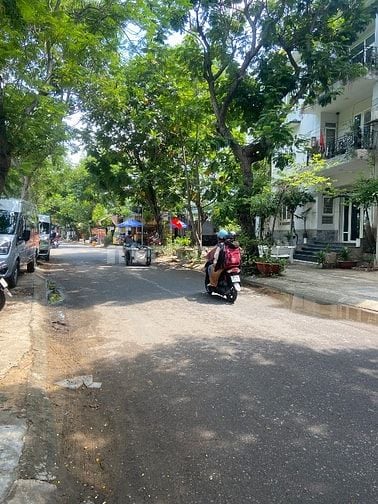 CHO THUÊ NNC MT ĐẶNG THUỲ TRÂM ĐỐI DIỆN ĐH VĂN LANG . P13. BT