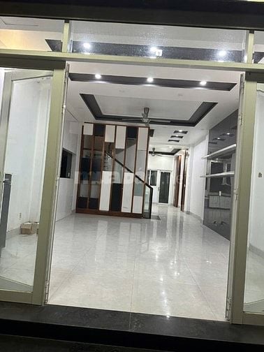 CHO THUÊ NNC MT ĐẶNG THUỲ TRÂM ĐỐI DIỆN ĐH VĂN LANG . P13. BT