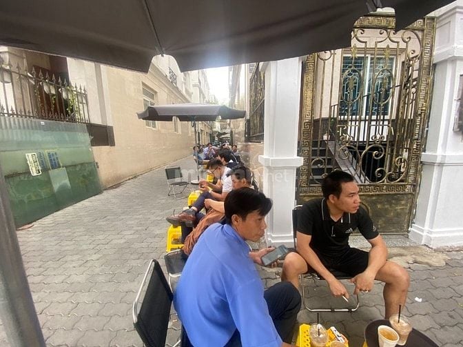 Cho thuê mặt bằng vỉa hè căn góc bán caffee tại Cityland center hills