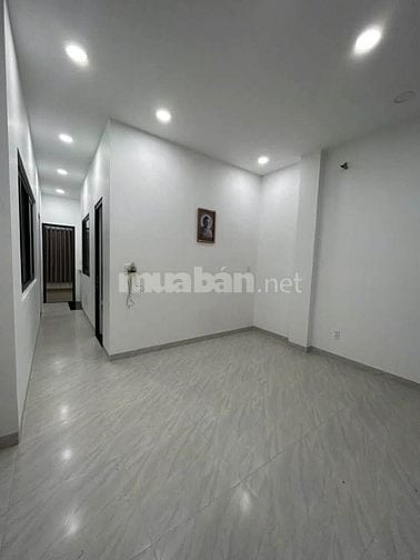 Kẹt vốn cân bán nhanh nhà mặt tiền đường nhựa tại thị trấn Tân Túc