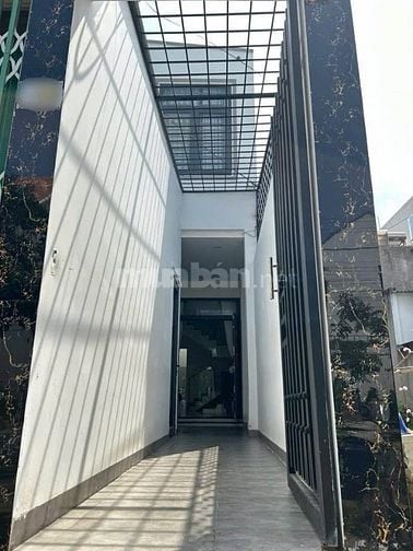 Kẹt vốn cân bán nhanh nhà mặt tiền đường nhựa tại thị trấn Tân Túc