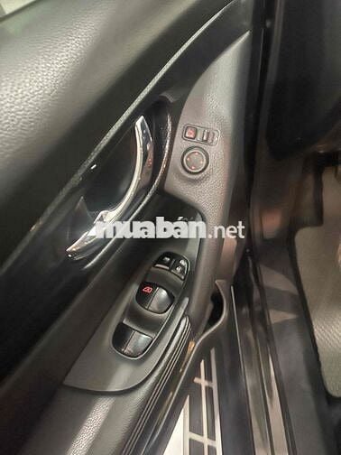 Nissan X trail 2017 2.5 SV 4WD - 82000 km