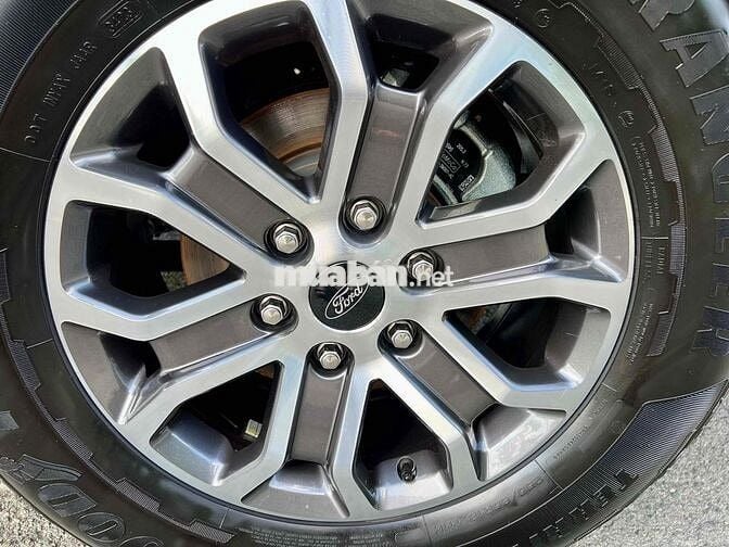 Ford Everest sx 2023 2.0L AT 4x2 - 37000 km