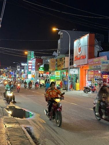 Sang cửa hàng điện gia dụng Nguyễn Ảnh Thủ, Quận 12, 4x25m, 350tr