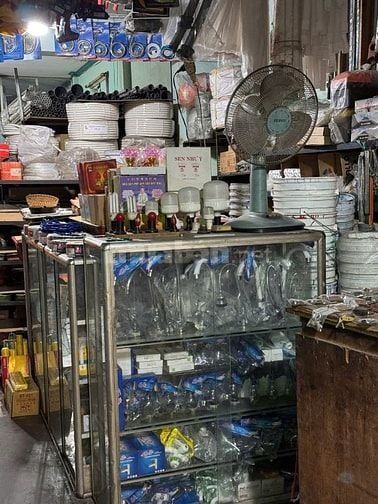 Sang cửa hàng điện gia dụng Nguyễn Ảnh Thủ, Quận 12, 4x25m, 350tr