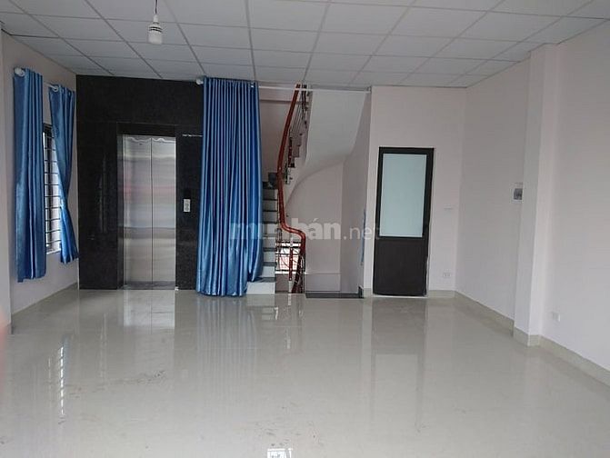 Cho thuê 3 tầng nhà mặt tiền, 118 đường Tây Sơn, Quận Đống Đa, Hà Nội 