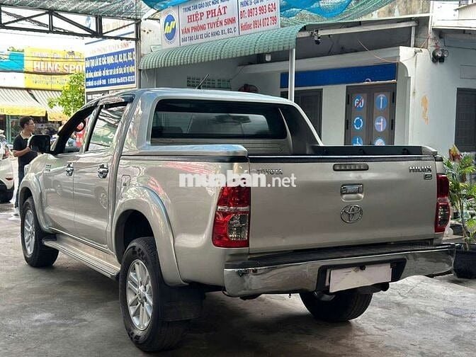 Toyota Hilux 3.0D 4x4 2013 đi chỉ 12 vạn như mới.