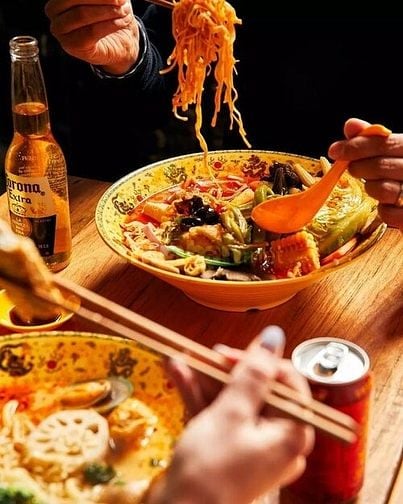 Tuyển 50 phục vụ Full và Partime Nhà hàng Dragon Hot Pot VN
