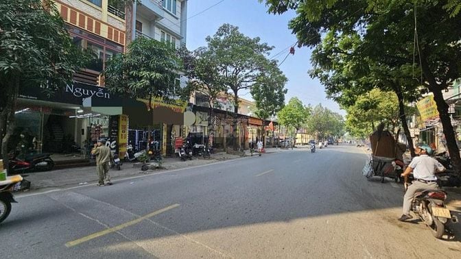BÁN NHÀ 5 TẦNG THANG MÁY MẶT PHỐ NGUYỄN TRÃI NGAY NGÃ TƯ SỞ, DT 95M2, 