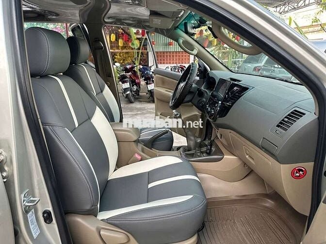 Toyota Hilux 3.0D 4x4 2013 đi chỉ 12 vạn như mới.