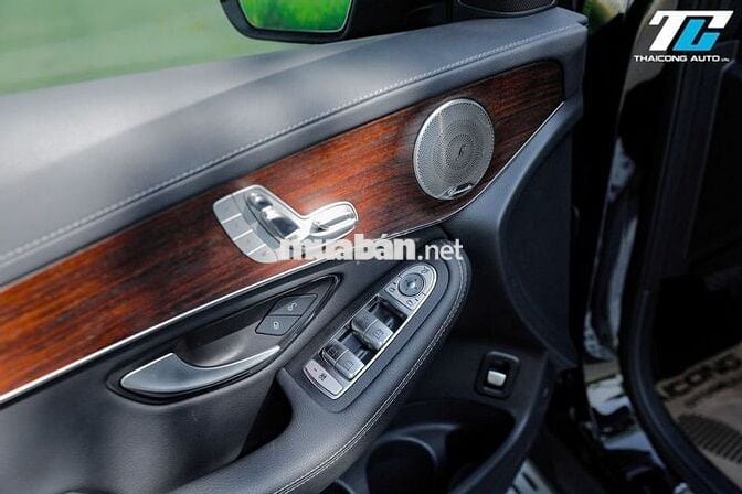 Mercedes GLC200 4Matic V1 sx2022 đi lướt 28k km