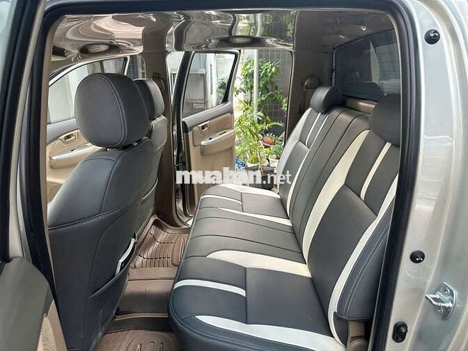Toyota Hilux 3.0D 4x4 2013 đi chỉ 12 vạn như mới.