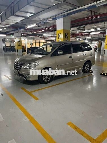 Toyota Innova 2012 2.0J - 120000 km