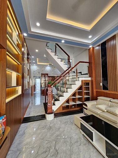 Nhà 1 trệt 2 lầu đường Thủ Khoa Huân - 3 tỷ 2