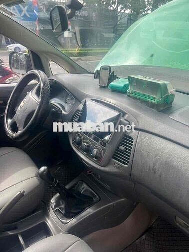 Toyota Innova 2014 E - 100000 km