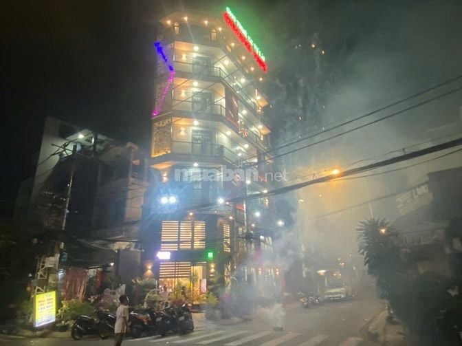 Nhà góc 2mặt tiền đường lớn cần bán