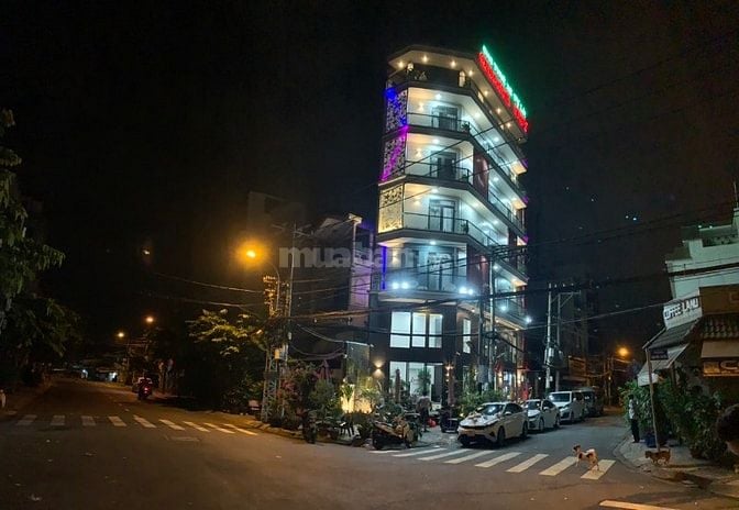 Nhà góc 2mặt tiền đường lớn cần bán