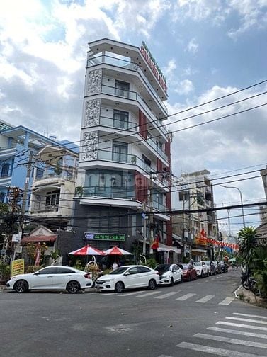Nhà góc 2mặt tiền đường lớn cần bán