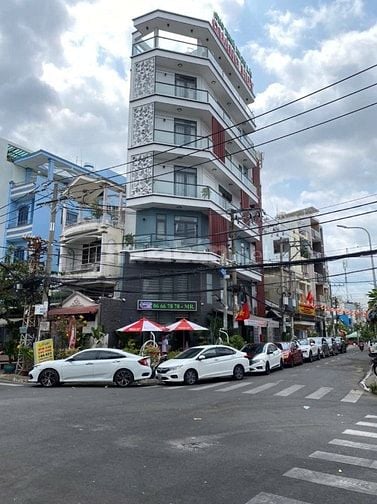 Nhà góc 2mặt tiền đường lớn cần bán