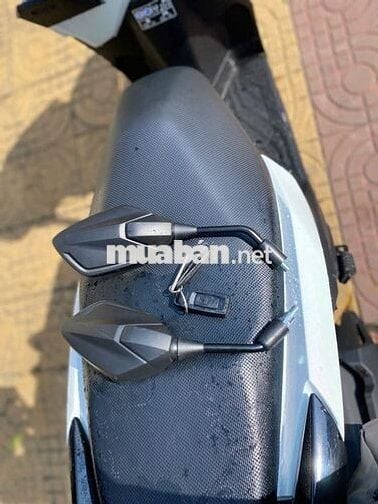 Vario màu trắng lướt