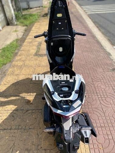 Vario màu trắng lướt